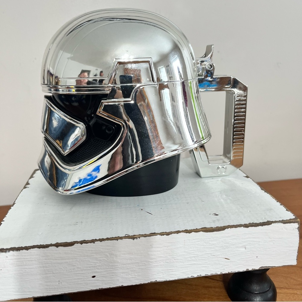 Disney Parks Star‎ Wars Silver Stormtrooper Cup Mug Hinge Handle Captain Phasma